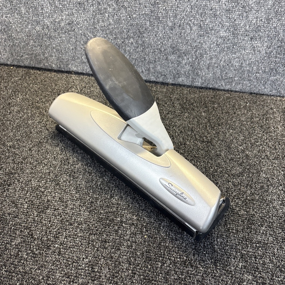 Swingline Heavy Duty 3 Hole Punch with Handle 20 Sheets Model 74030 Commercial
